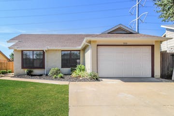 5520 CREEK VALLEY DR ARLINGTON, TX 76018